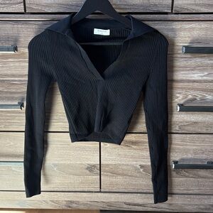 Babaton Black Ribbed V-Neck Crop Top